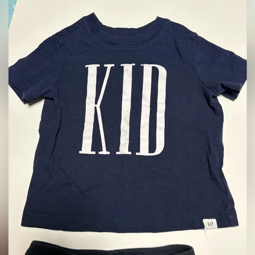 Gap cotton Kid tee in navy and Jumping bean Jean shorts 2t